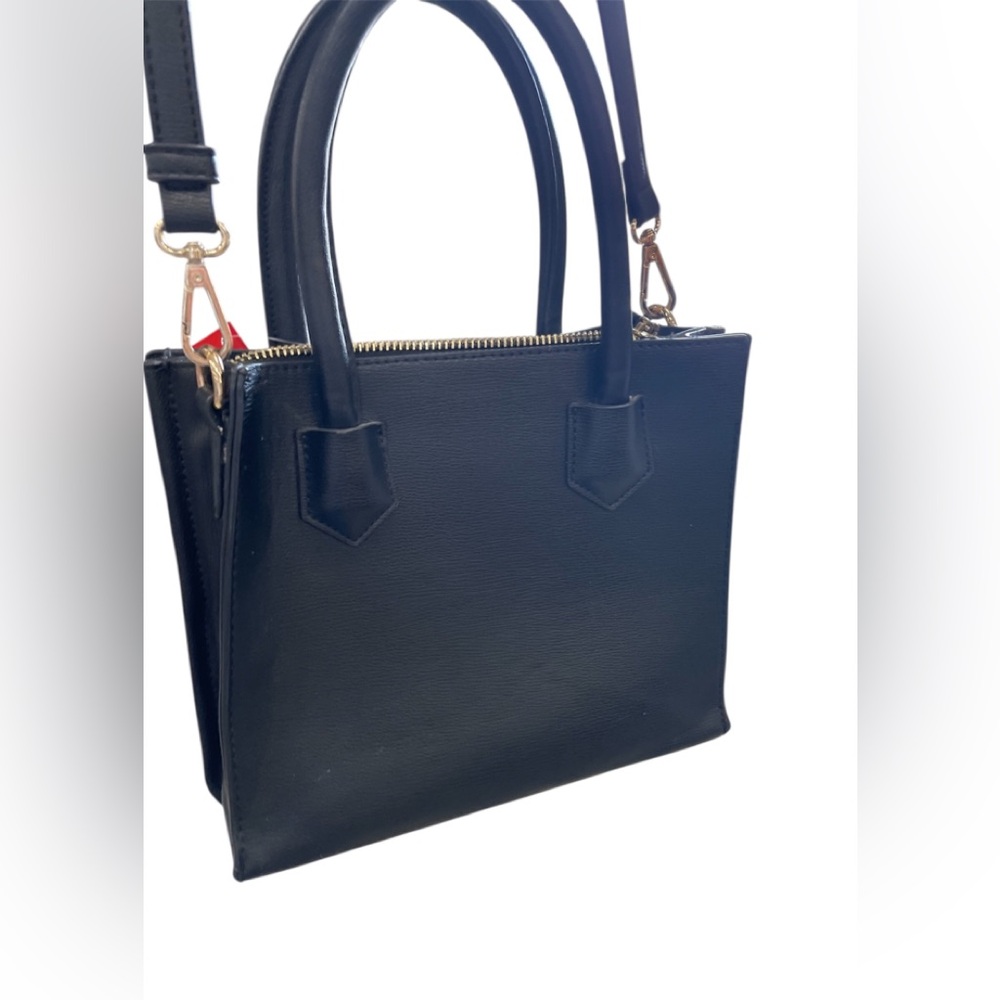 Forever 21 Handbag/Purse Shoulder bag or handle Professional look
